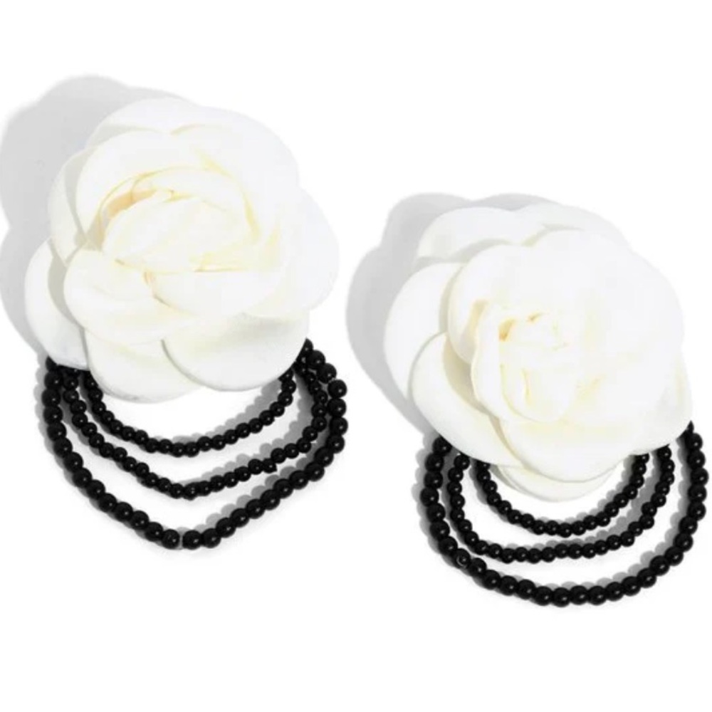🤍⚫️🤍 “DRAMATIC DAME” WHITE WITH BLACK SEED BEADS EARRINGS ~ PAPARAZZI❗️ - Picture 2 of 4